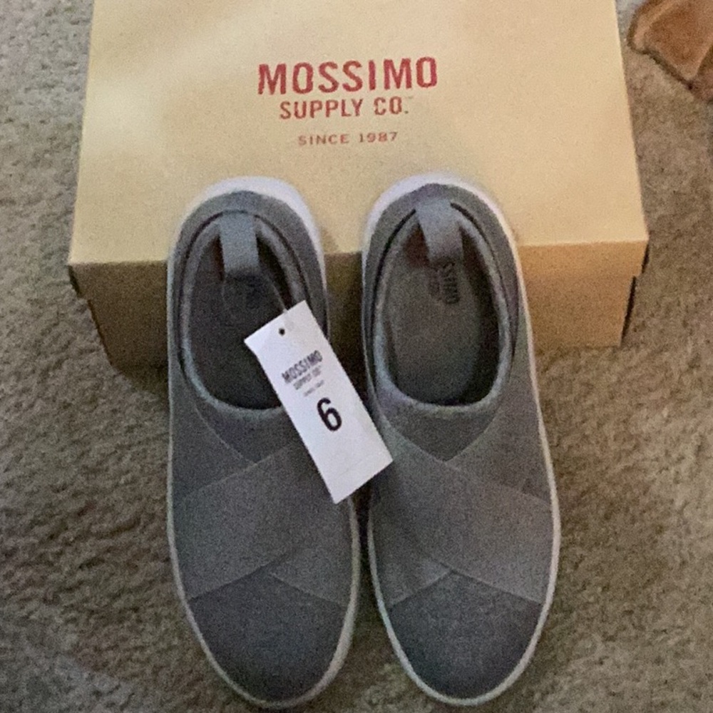 Mossimo Supply Co. ladies size 6 slip-on sneakers